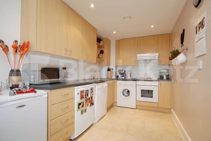 			LET , 1 Bedroom, 1 bath, 1 reception Flat			 Chelsea Bridge Wharf, Queenstown Road, Battersea
